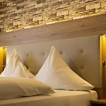 Land-gut-hotel Raeuber Lippoldskrug 호텔