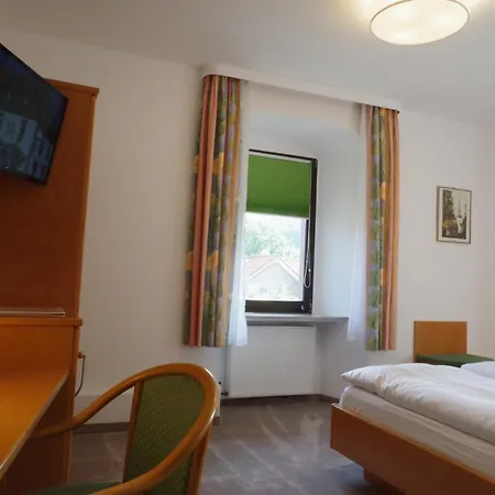 Отель Land-Gut-Hotel Raeuber Lippoldskrug