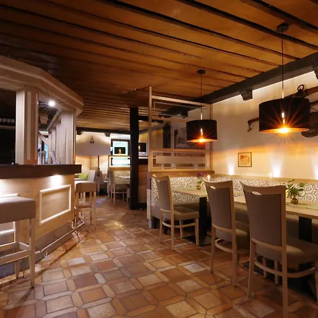 Отель Land-Gut-Hotel Raeuber Lippoldskrug