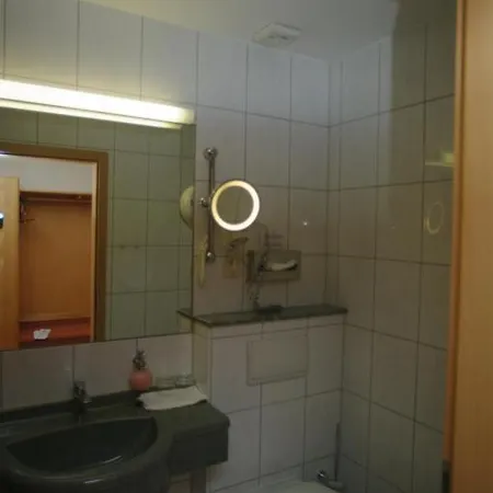 Hotel Land-gut-hotel Raeuber Lippoldskrug 3*