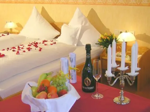 Отель Land-Gut-Hotel Raeuber Lippoldskrug Альфельд