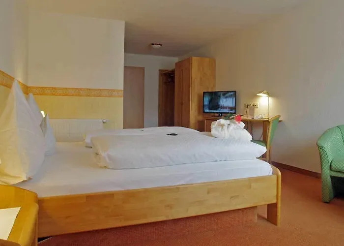 Отель Land-Gut-Hotel Raeuber Lippoldskrug Альфельд