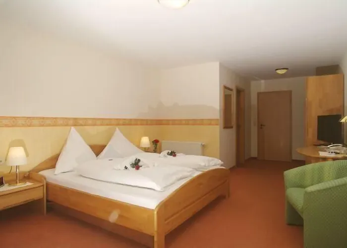Land-Gut-Hotel Raeuber Lippoldskrug Отель