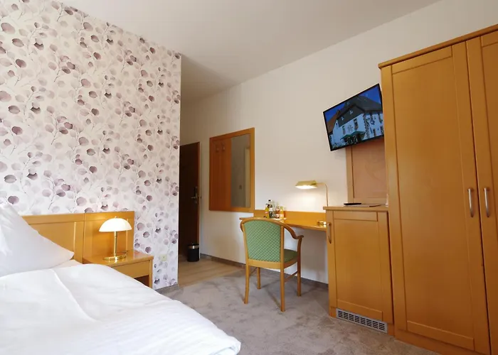 Land-Gut-Hotel Raeuber Lippoldskrug Отель 3*