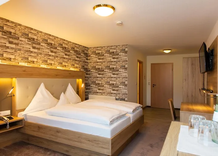 Land-Gut-Hotel Raeuber Lippoldskrug Отель