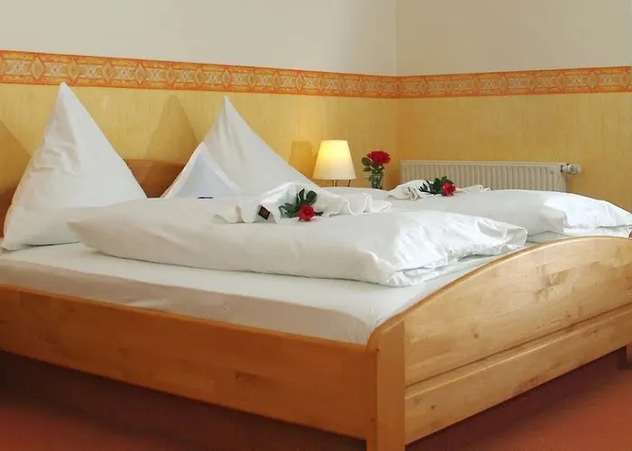 Land-Gut-Hotel Raeuber Lippoldskrug Отель Альфельд